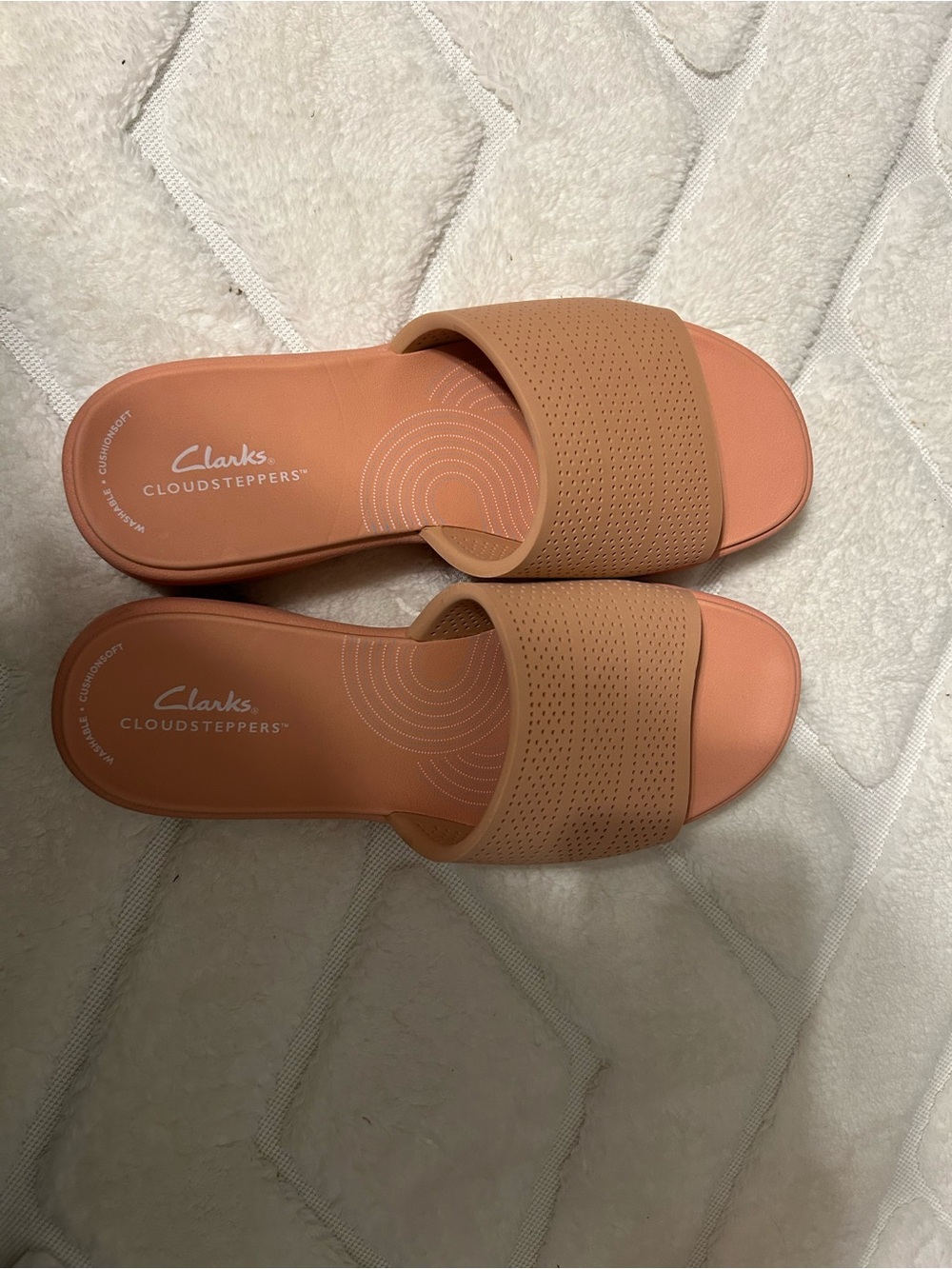 Clarks Cloudsteppers Drift Twist Slide Sandal in Peach